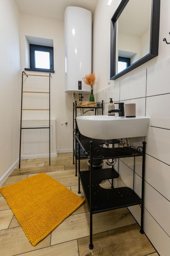 זבולן Sunny Apartment With Free Parking מראה חיצוני תמונה